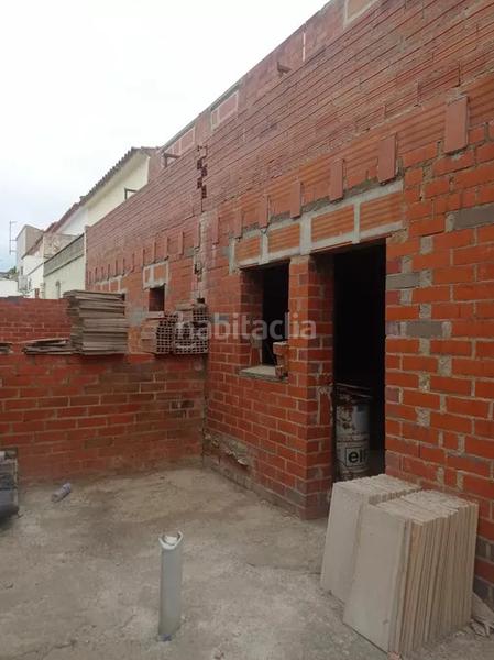 Foto 5050c727-ea51-4ae2-bfd5-b0a38b07d098. Casa terreno con proyecto y muros construidos por finalizar en zona cerca de las grandes superficies. en Empuriabrava