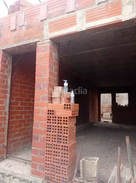 Foto 5dd723c2-f88d-468d-82d6-99b3db85c2e7. Casa terreno con proyecto y muros construidos por finalizar en zona cerca de las grandes superficies. en Empuriabrava