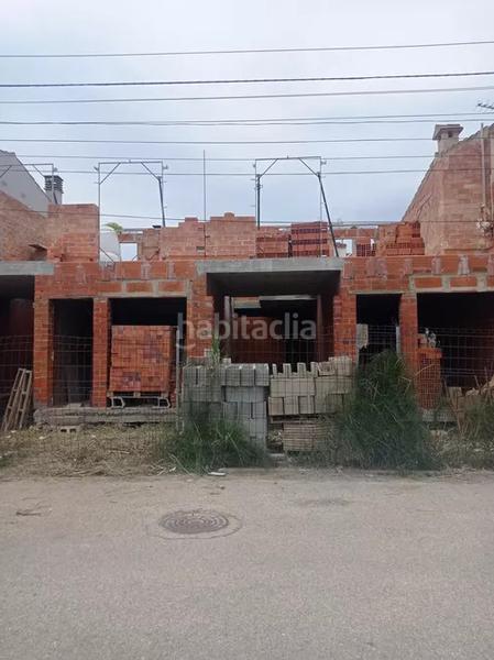 Foto d1e5b6cc-82d1-47e0-9984-f23f5ed01703. Casa terreno con proyecto y muros construidos por finalizar en zona cerca de las grandes superficies. en Empuriabrava