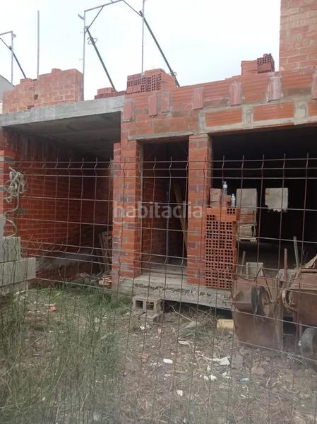 Foto d36d7e93-be3b-4b31-a622-0d2d5f0b6aee. Casa terreno con proyecto y muros construidos por finalizar en zona cerca de las grandes superficies. en Empuriabrava