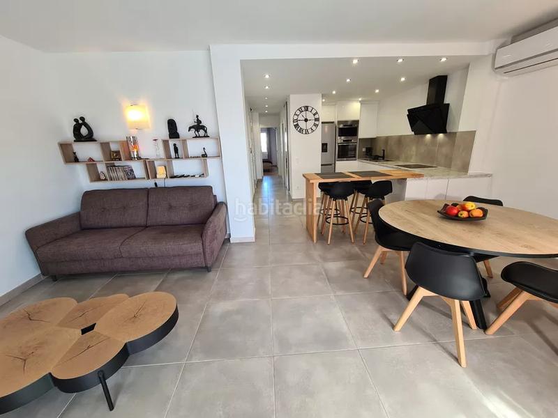 Foto 37208ccf-a343-4b88-884d-af2873300281. Apartamento exclusivo apartamento de alto standing con licencia turistica completamente reformado con 3 habitaciones y 2 baños en Empuriabrava