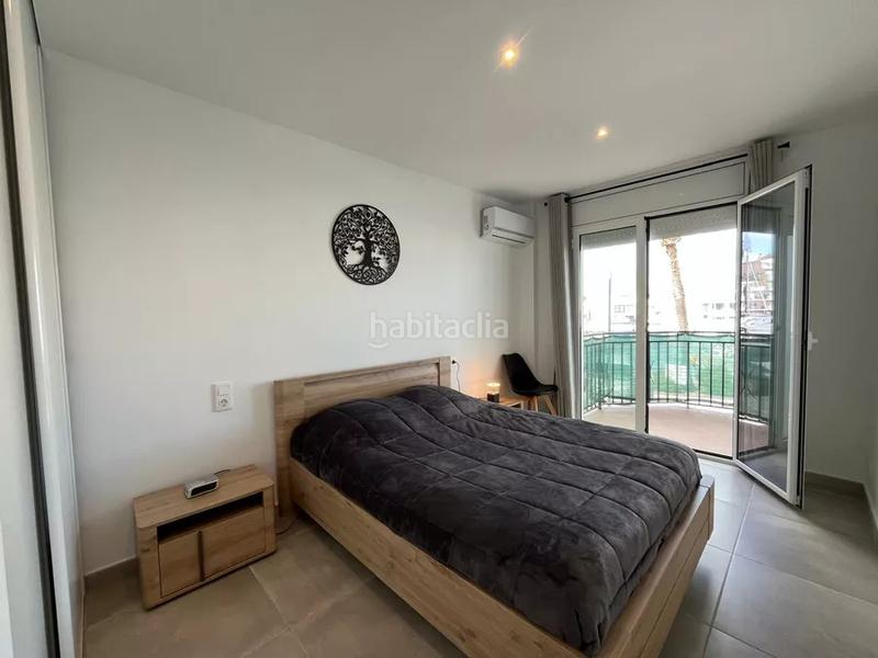 Foto 6974c578-0f3e-4840-89b0-36a280632636. Apartamento exclusivo apartamento de alto standing con licencia turistica completamente reformado con 3 habitaciones y 2 baños en Empuriabrava