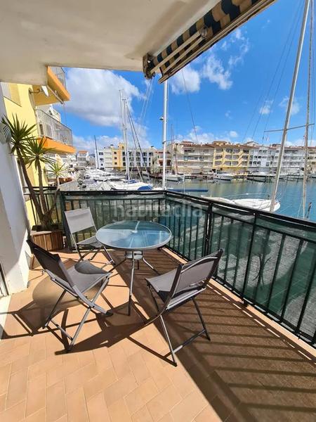 Foto 99b4ee0a-307b-4148-b9d3-a16bbab9a182. Apartamento exclusivo apartamento de alto standing con licencia turistica completamente reformado con 3 habitaciones y 2 baños en Empuriabrava