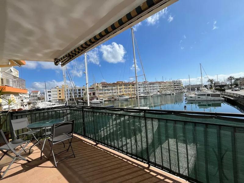 Foto b70ca28b-a09b-4640-a9da-7b36123c4c44. Apartamento exclusivo apartamento de alto standing con licencia turistica completamente reformado con 3 habitaciones y 2 baños en Empuriabrava