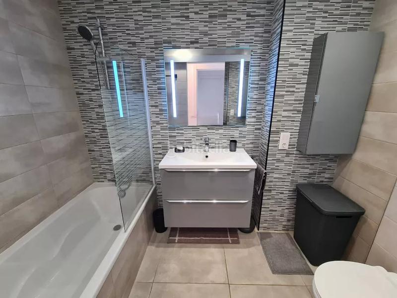 Foto cdca33e0-0de1-463b-b832-be15cde0983b. Apartamento exclusivo apartamento de alto standing con licencia turistica completamente reformado con 3 habitaciones y 2 baños en Empuriabrava