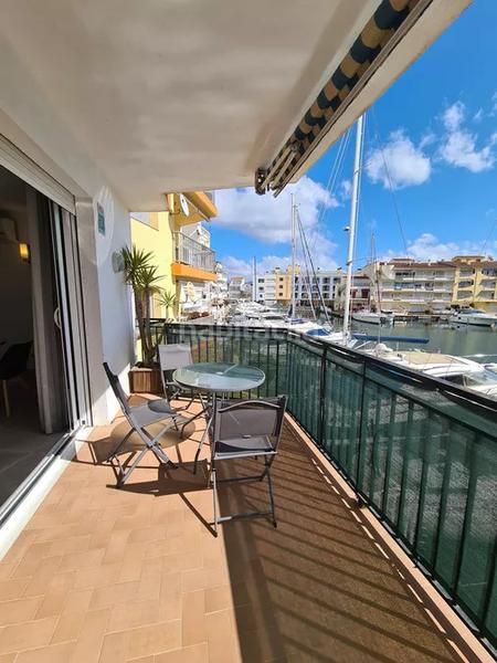 Foto d3a48cd1-5cd0-4de0-8c22-8de9571145f1. Apartamento exclusivo apartamento de alto standing con licencia turistica completamente reformado con 3 habitaciones y 2 baños en Empuriabrava