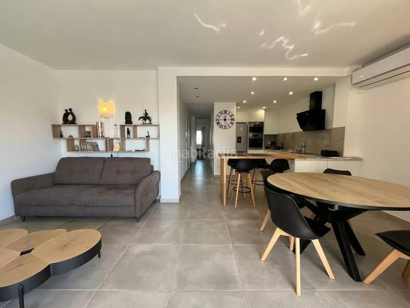 Foto d4056740-cc24-4763-99d2-aba93021cb48. Apartamento exclusivo apartamento de alto standing con licencia turistica completamente reformado con 3 habitaciones y 2 baños en Empuriabrava