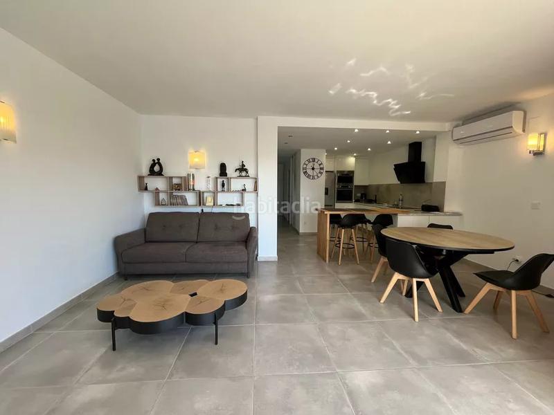 Foto d680a743-7ba4-425e-8295-ed4e287926cf. Apartamento exclusivo apartamento de alto standing con licencia turistica completamente reformado con 3 habitaciones y 2 baños en Empuriabrava