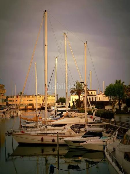 Foto de7648d3-ee2e-4560-8b10-edd22c353f67. Apartamento exclusivo apartamento de alto standing con licencia turistica completamente reformado con 3 habitaciones y 2 baños en Empuriabrava