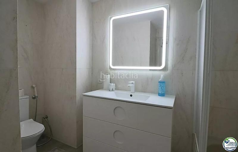 Foto bb1ae4c1-34ce-4b26-bfce-da398e745375. Apartamento encantador apartamento reformado en caballito de mar en Empuriabrava