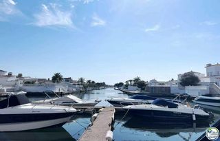 Casa a Sector tordera 1. Casa en venta con amarre en  empuriabrava, costa brava