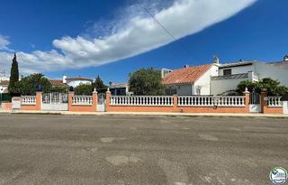 Haus in Palau-saverdera. Casa de 3 dormitorios, 3 baños y terrazas en zona tranquila cerc