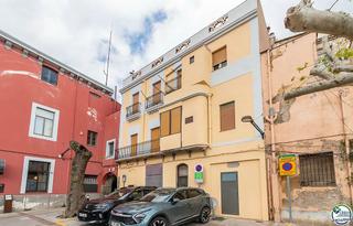 Masia a Jonquera (La). Venta de edifico completo en el centro de la jonquera.