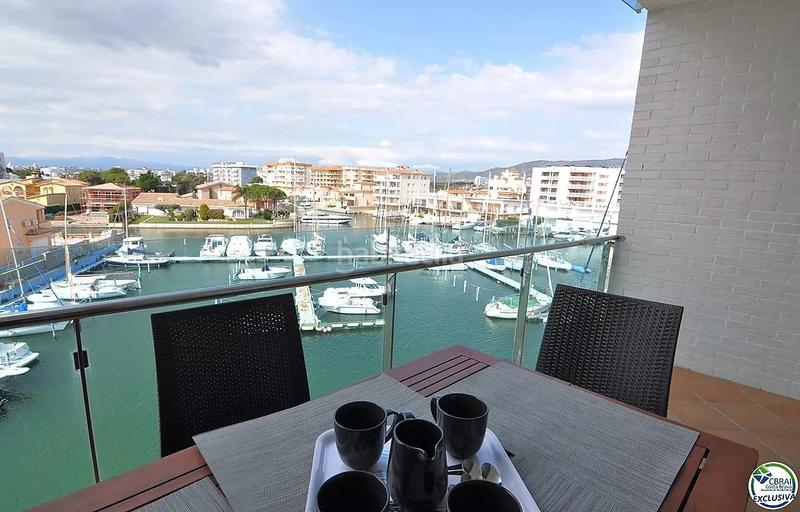Foto 2d1c3da9-422c-4a17-9420-4f493227ae3c. Apartamento encantador apartamento con licencia turística y vistas al canal en Roses