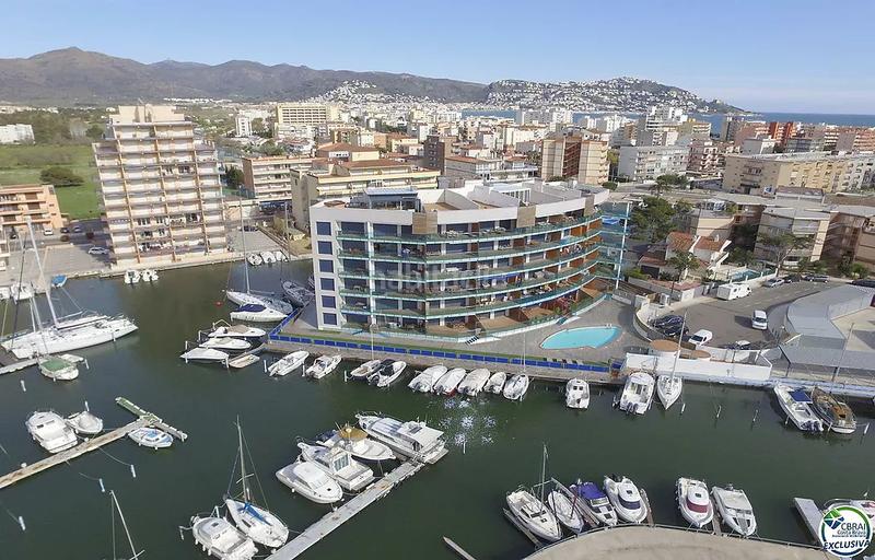 Foto 9c5d8dc9-8d19-4bdd-b064-98665ae95d11. Apartamento encantador apartamento con licencia turística y vistas al canal en Roses