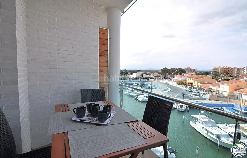 Foto c14c1778-d33a-45a0-ab24-e34d7cedbe80. Apartamento encantador apartamento con licencia turística y vistas al canal en Roses