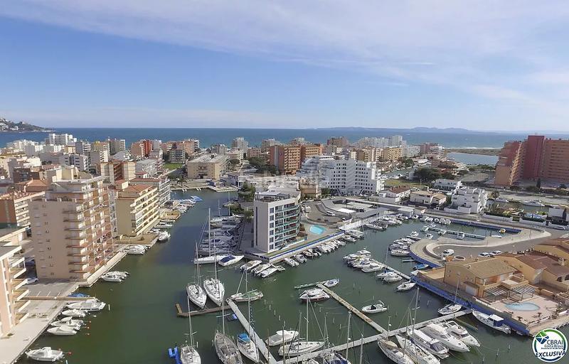 Foto fb5631aa-b553-4fe1-9edd-957002ad7b95. Apartamento encantador apartamento con licencia turística y vistas al canal en Roses