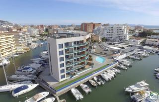 Apartament a Santa Margarida. Encantador apartamento con licencia turística y vistas al canal