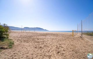 Appartement à Calle bernat metge 1. Apartamento reformado en roses, a solo 30 metros de la playa