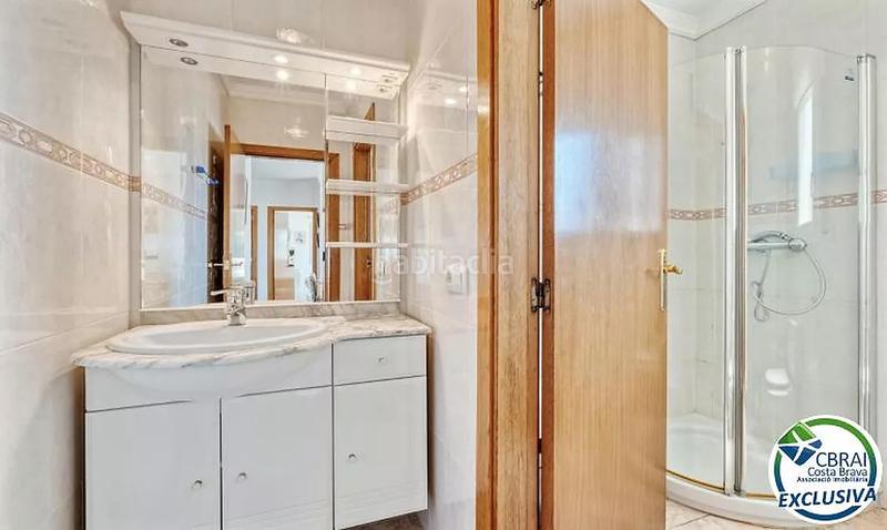 Foto 1ba43877-daf0-47b3-8f62-f1a0234f0f02. Masía mas nou amplia casa con 5 dormitorios, garaje privado, jardín, terrazas y relajante jacuzzi en Empuriabrava