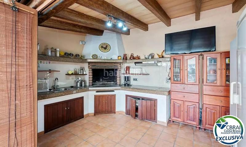 Foto 43e8af88-b42c-442b-86f6-6a1b3b1dadbe. Masía mas nou amplia casa con 5 dormitorios, garaje privado, jardín, terrazas y relajante jacuzzi en Empuriabrava