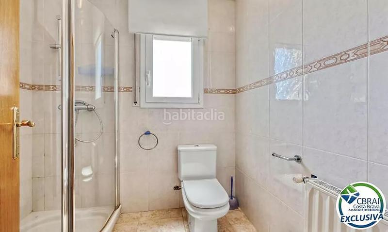 Foto 56fb4389-dd7e-4f56-9532-380b253be462. Masía mas nou amplia casa con 5 dormitorios, garaje privado, jardín, terrazas y relajante jacuzzi en Empuriabrava