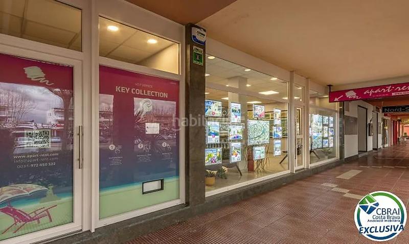 Foto 5795fc8e-81d0-42f1-b8ac-cc8c7198469d. Masía mas nou amplia casa con 5 dormitorios, garaje privado, jardín, terrazas y relajante jacuzzi en Empuriabrava
