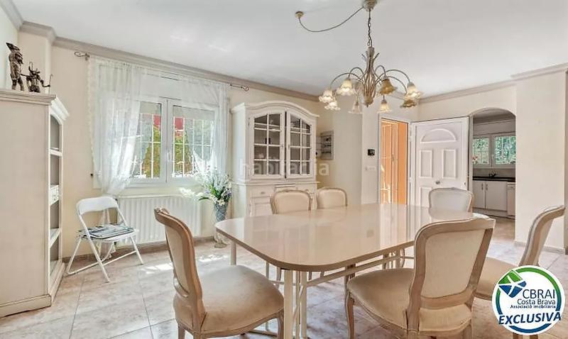 Foto 7438d9a3-899e-40c6-a86b-04463a40f7ca. Masía mas nou amplia casa con 5 dormitorios, garaje privado, jardín, terrazas y relajante jacuzzi en Empuriabrava