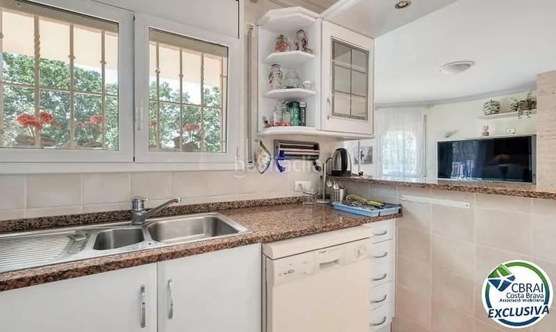 Foto 7ca33eba-b211-41ef-9245-d3c5e5f01efc. Masía mas nou amplia casa con 5 dormitorios, garaje privado, jardín, terrazas y relajante jacuzzi en Empuriabrava