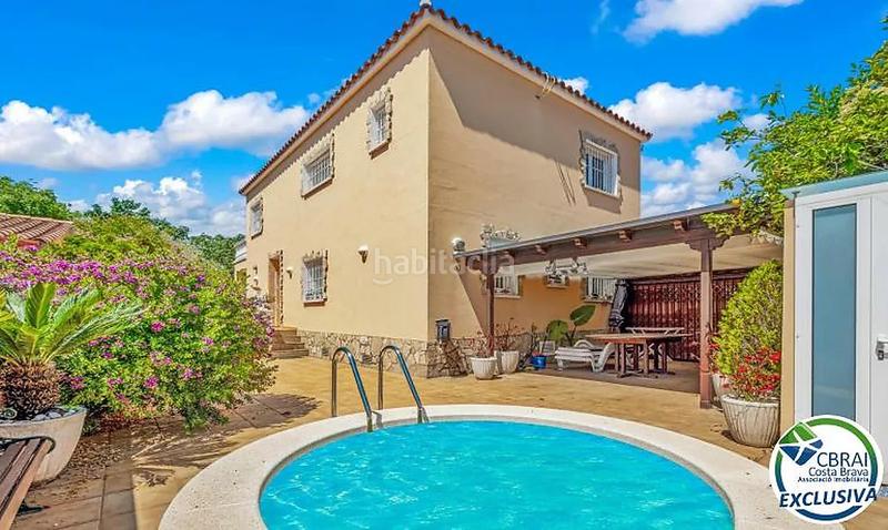 Foto dee83e42-d3d7-45cf-be59-99a2c345a8a7. Masía mas nou amplia casa con 5 dormitorios, garaje privado, jardín, terrazas y relajante jacuzzi en Empuriabrava