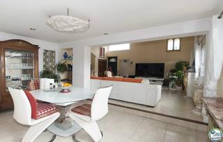 Apartament a Nord. Casa con jardín y dos apartamentos.