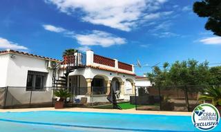 Masia a Nord. Amplia casa con piscina en venta en mas boscà roses