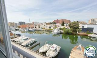 Apartament a Santa Margarida. Apartamento con vistas al canal y amplia terraza  2 habitaciones
