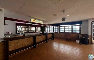 Local Comercial a Santa Margarida. En venta local con terraza y vistas al mar en santa margarita ro