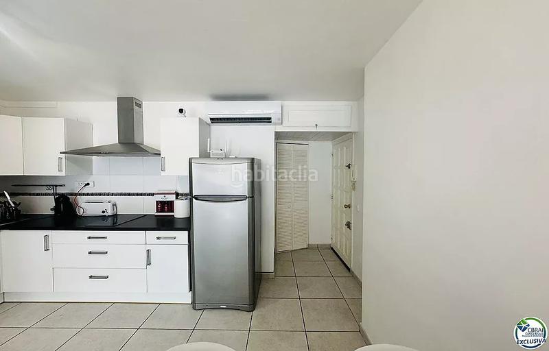 Foto 60a65557-b97e-4734-acb2-8dc068116d7e. Apartamento  reformado con amarre privado en el puerto de banyuls, en Empuriabrava