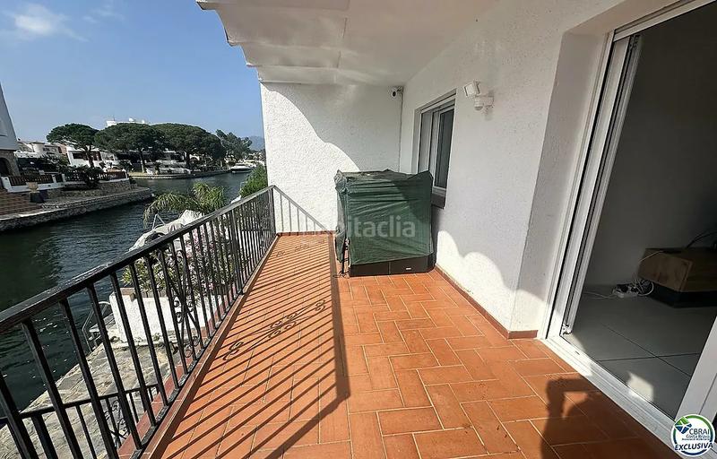 Foto d399d058-3d65-4fa6-b88d-52e56a0a3794. Apartamento  reformado con amarre privado en el puerto de banyuls, en Empuriabrava