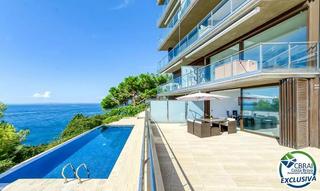 Piccolo appartamento in Puig Rom-Canyelles-Almadrava. Excepcional en roses. apartamento de alto standing en primera li