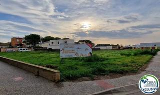 Terreny residencial a Garriguella. Construye la casa de tus sueños con esta parcela perfecta. no de
