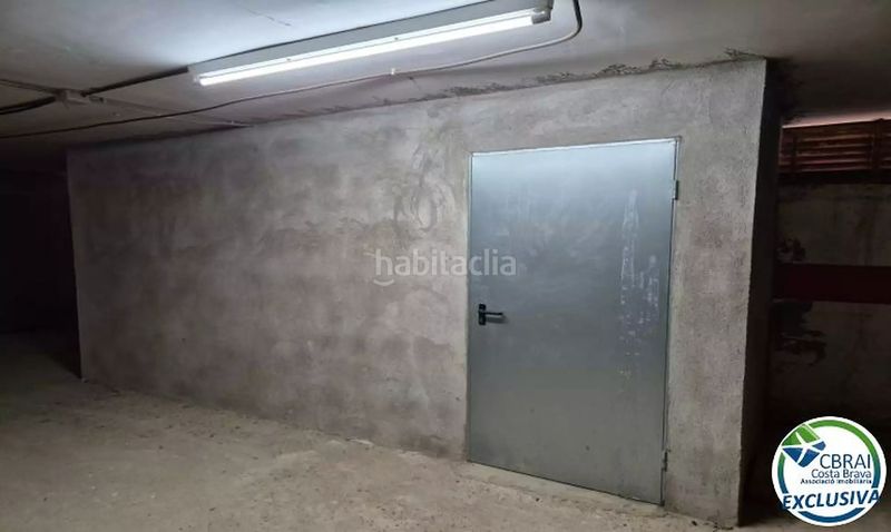 Foto 0bf189d2-663d-4b78-b099-bd3135f93bb6. Aparcament cotxe a calle cap norfeu 61 a Centre Roses
