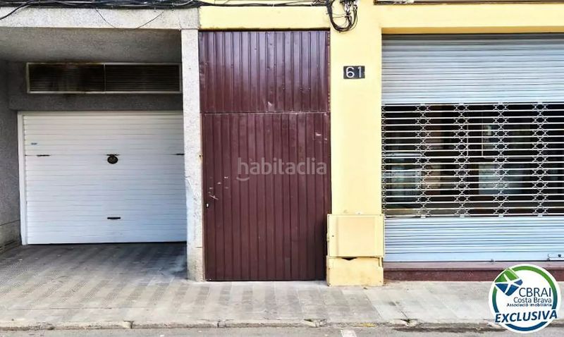 Foto 4a316b7a-31e6-493d-8d39-7b1e094bf114. Aparcament cotxe a calle cap norfeu 61 a Centre Roses