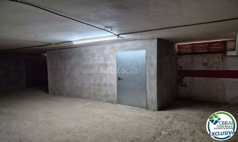 Foto d7fb34a5-4dc9-4933-ab52-401556313766. Aparcament cotxe a calle cap norfeu 61 a Centre Roses