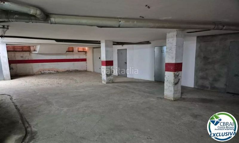 Foto edd049c6-6b62-4723-bef8-901d57ed891b. Aparcament cotxe a calle cap norfeu 61 a Centre Roses