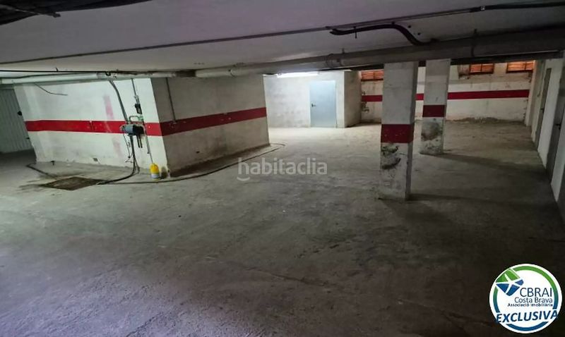 Foto f2745832-d4e5-4f76-9be1-0dbb92df9582. Aparcament cotxe a calle cap norfeu 61 a Centre Roses