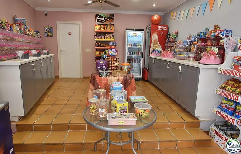 Foto 05f404b1-5141-42b6-8b75-f0b05407b5c8. Local comercial a Centre Roses