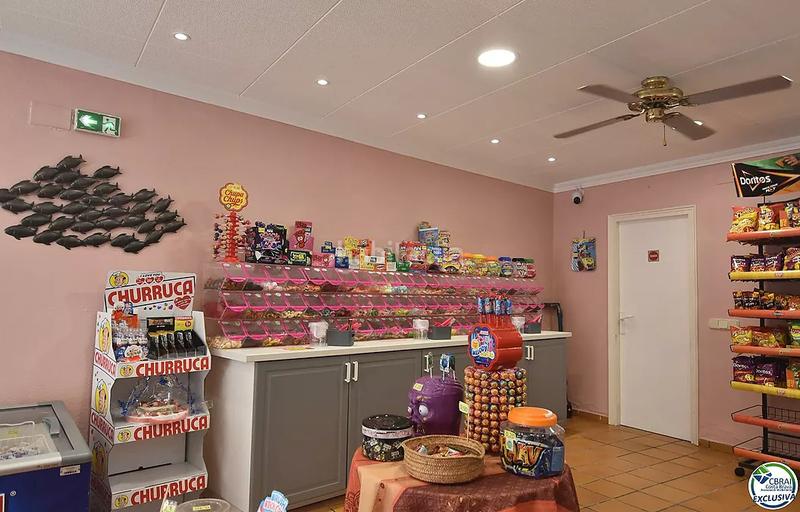 Foto a3e7c3ad-e324-40bb-a064-b0346a53b3de. Local comercial a Centre Roses