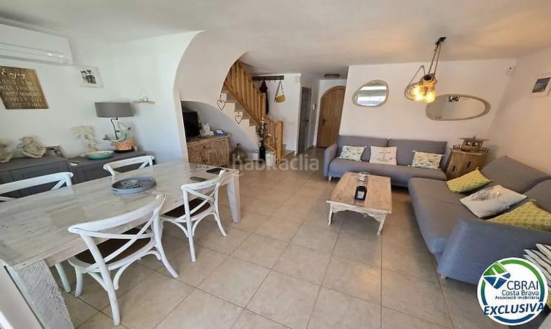 Foto fd8c0fb5-e38c-4eea-a81e-0bce84db2175. Casa a carrer illa cartago 25 a Port Grec - Port Moxó Empuriabrava