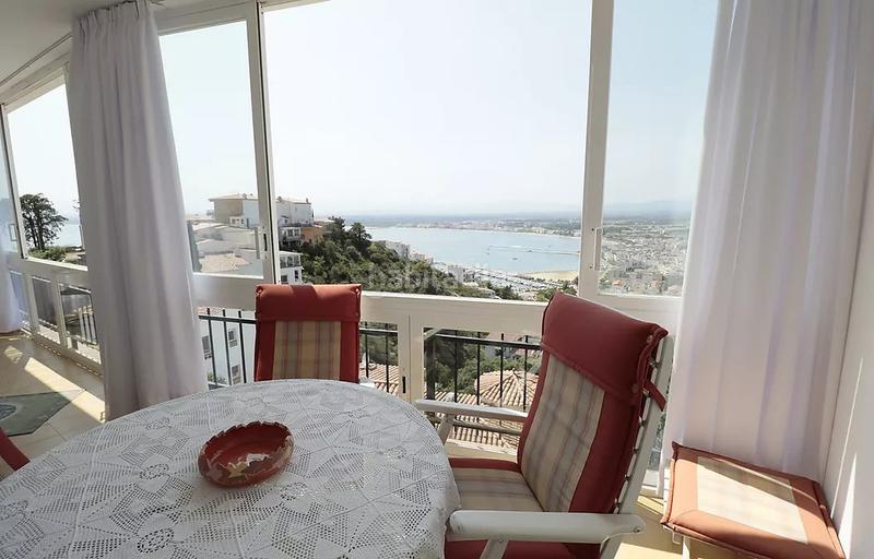 Foto 7b1f6524-e7c5-497b-aa3e-0ee6c4408a46. Apartamento vistas al mar que enamoran una oportunidad única ! y con un garaje! en Roses