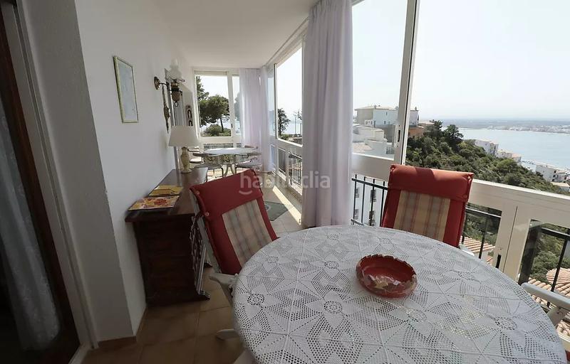 Foto bb6907c5-f8e7-480e-b8f6-4135b286a929. Apartamento vistas al mar que enamoran una oportunidad única ! y con un garaje! en Roses