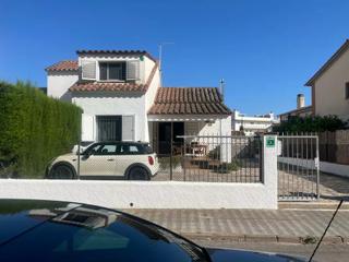 Haus in Nord. Casa en mas mates con 3 habitaciones terreno y vistas al parque