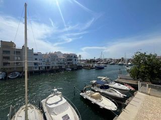 Apartament a Port Grec - Port Moxó. Bonito apartamento en empuriabrava, vista canal, plaza de parkin